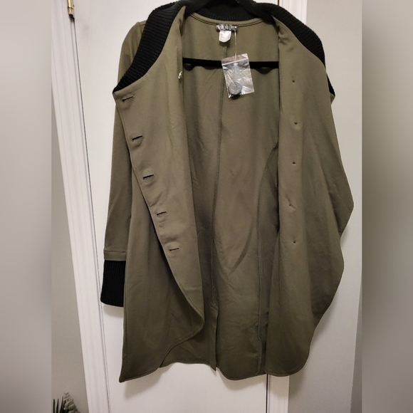 NWOT Venus Coat Green & Black Size 12 - Picture 8 of 11
